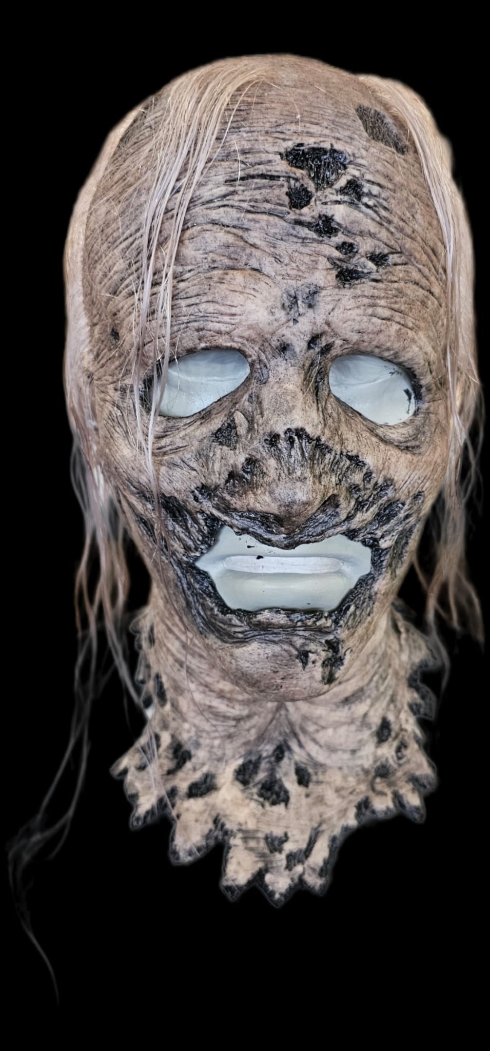 Mummy-like mask with detailed texture